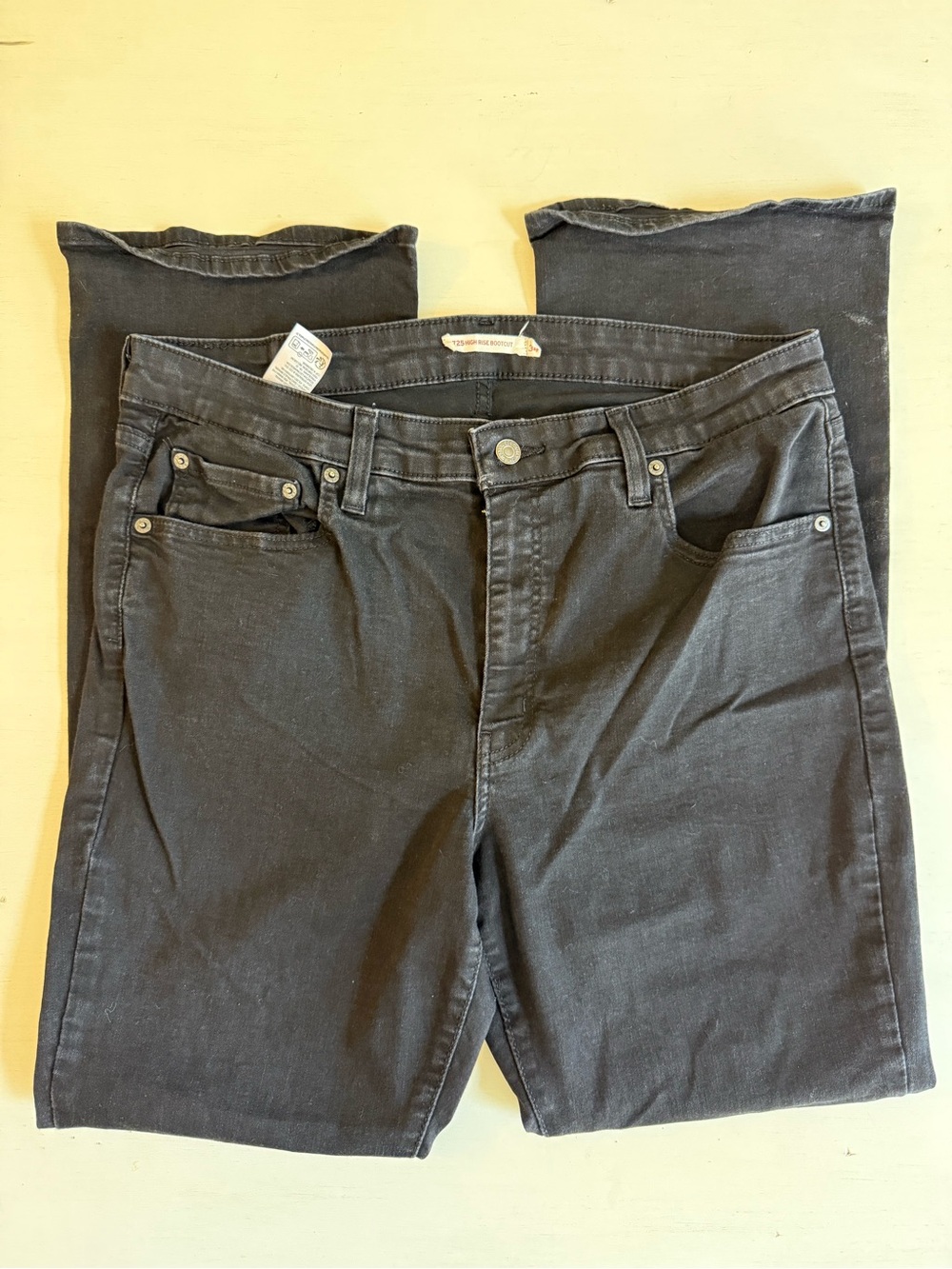 Levis Women’s Black Jeans 725 High Rise Bootcut 34